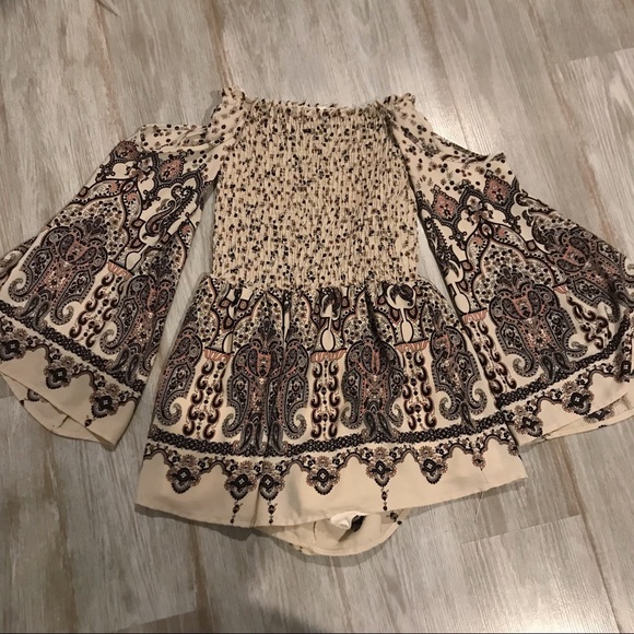 Print Off The Shoulder Romper - Picture 2 of 3